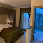 Victoria Hotel 3*