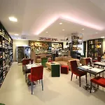 Victoria Hotel
