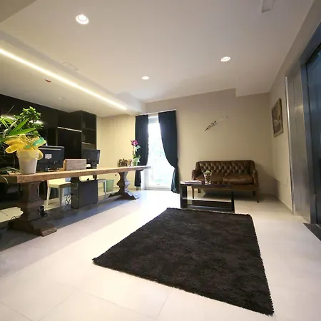 Victoria Hotel 3*